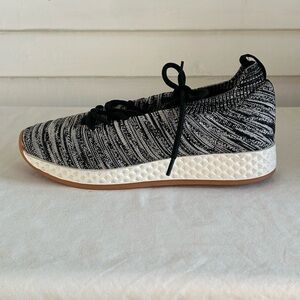 J Slides Urban Support Black and White Knit Sneakers Sz 6